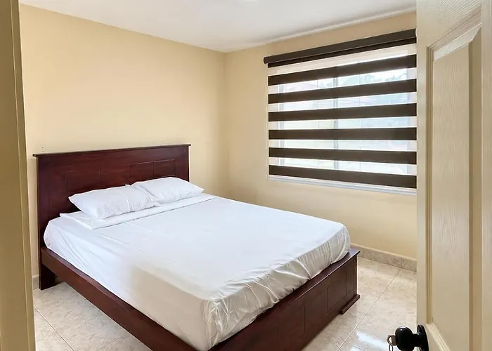 Casa Privada En Manta "Urbanizacion La Arboleda"